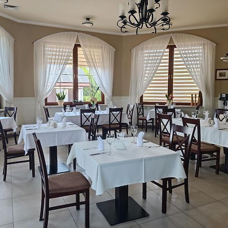 Hotel Ambasada Krobia ภายนอก รูปภาพ